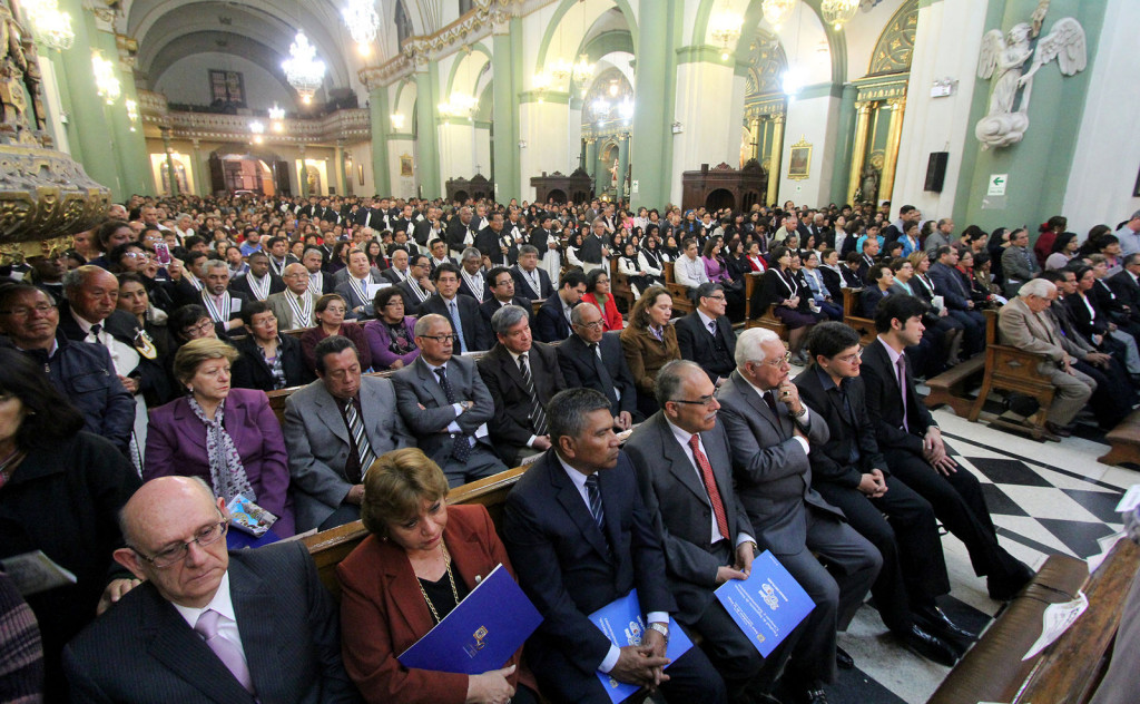 Apresentação da face de São Martinho de Porres na Basílica do Santíssimo Rosário em Lima, Peru